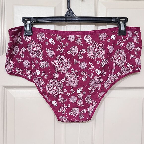 🆕️ Torrid Burgundy Skulls Bandana Graphic Cotton Cheeky Panty - Picture 2 of 2